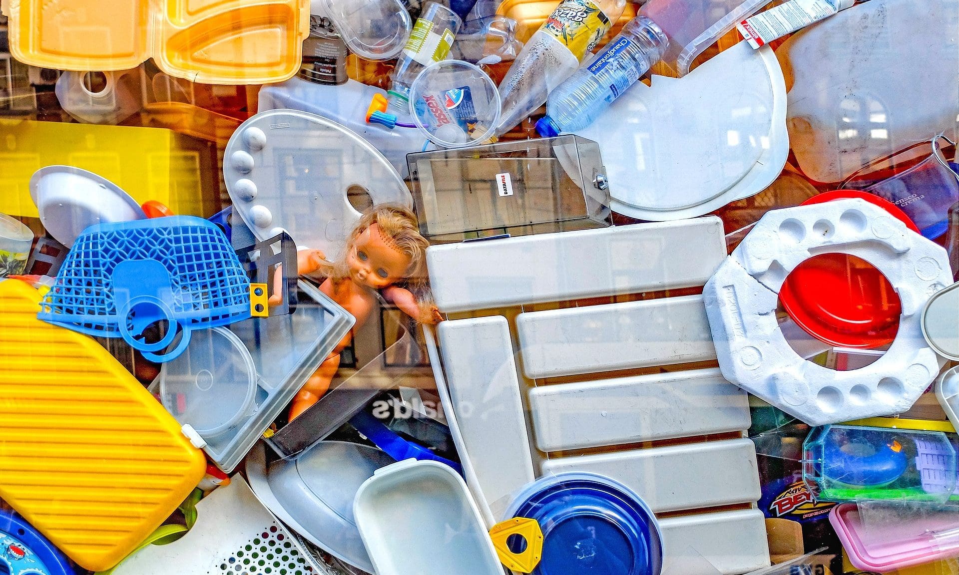 The role of manufacturers and retailers have in creating a circular economy