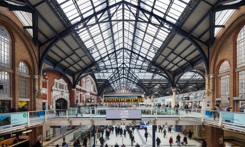 Household spending drops 0.9% in July