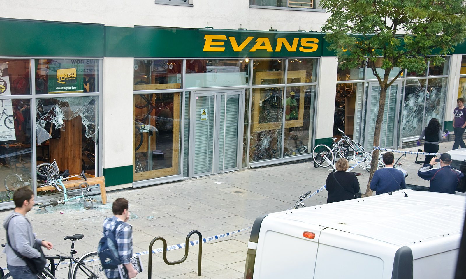 evans cycles tooley street