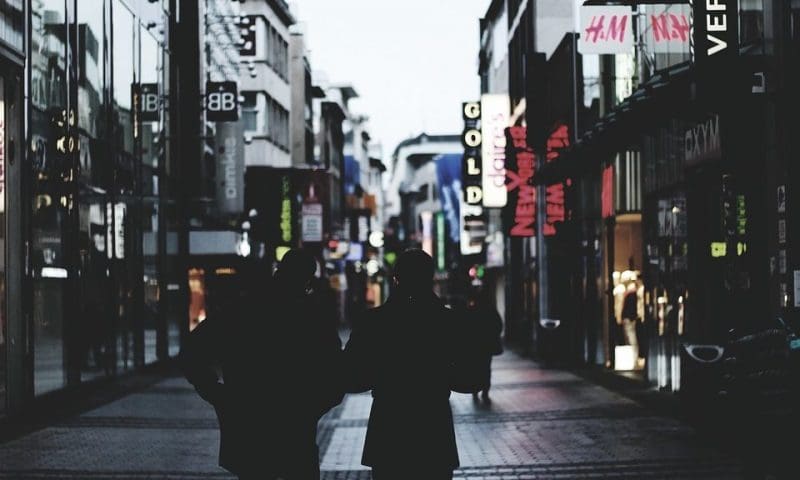 Strategic market entry: when to follow and when to challenge