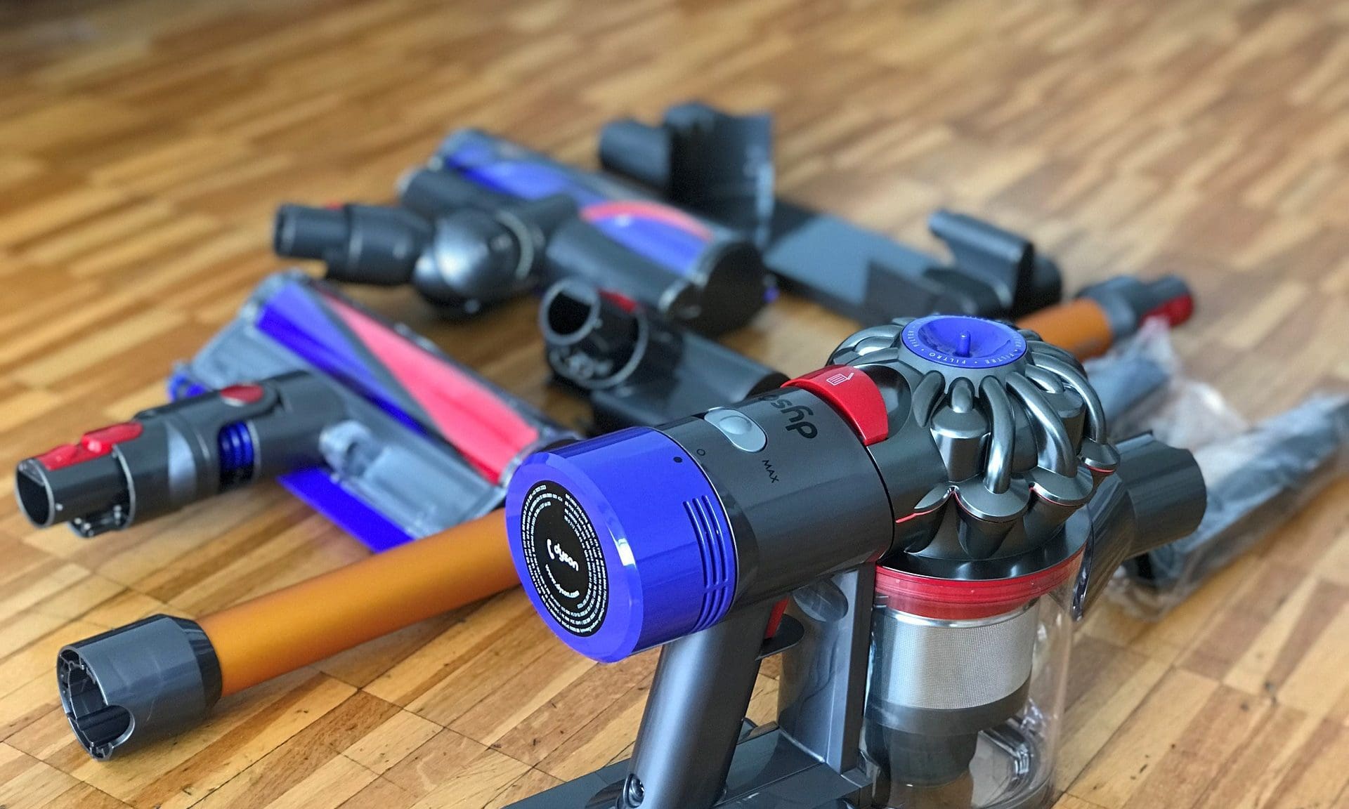 Dyson to axe 900 jobs