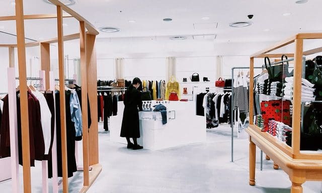 Retail hiring falls 20%