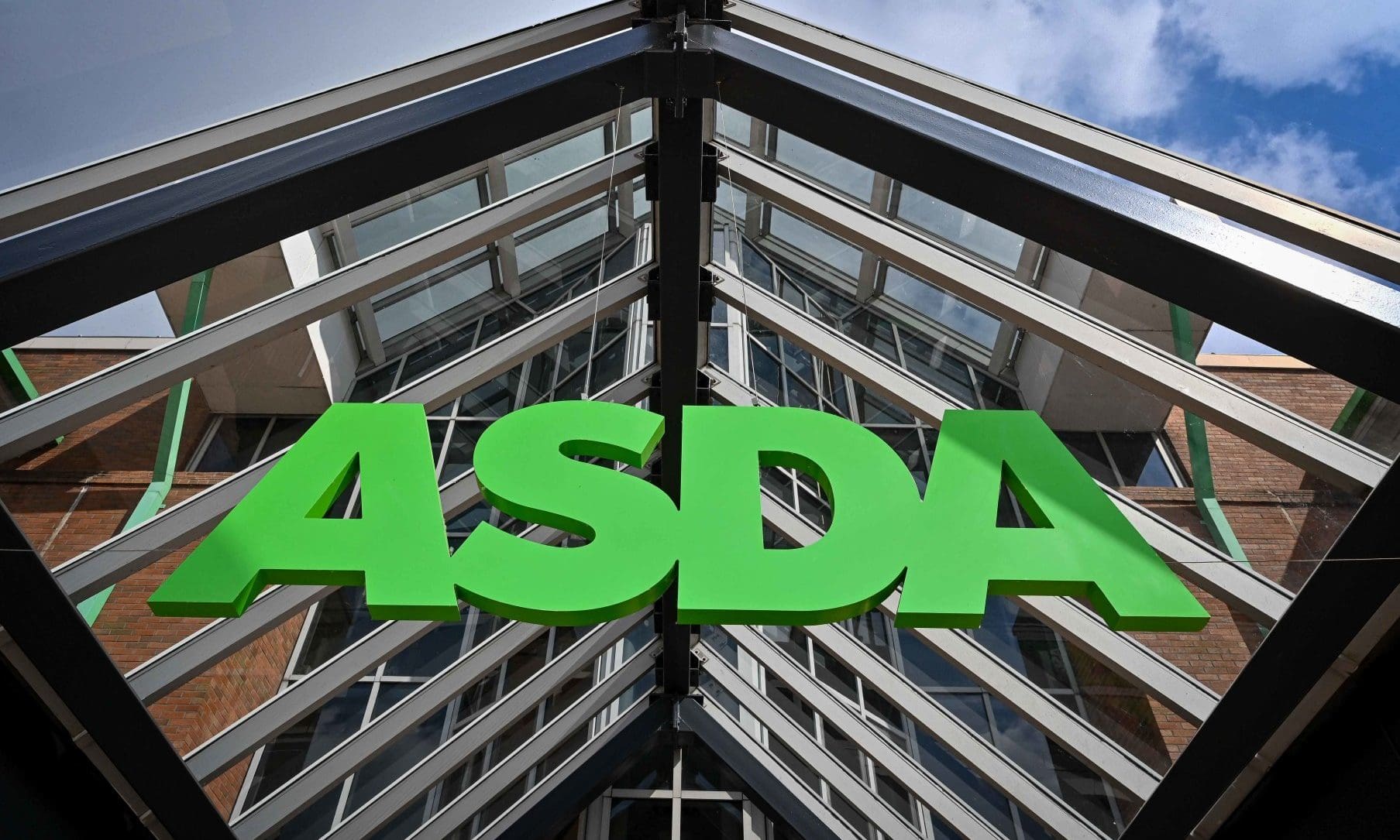 Asda to freeze prices on more than 500 products