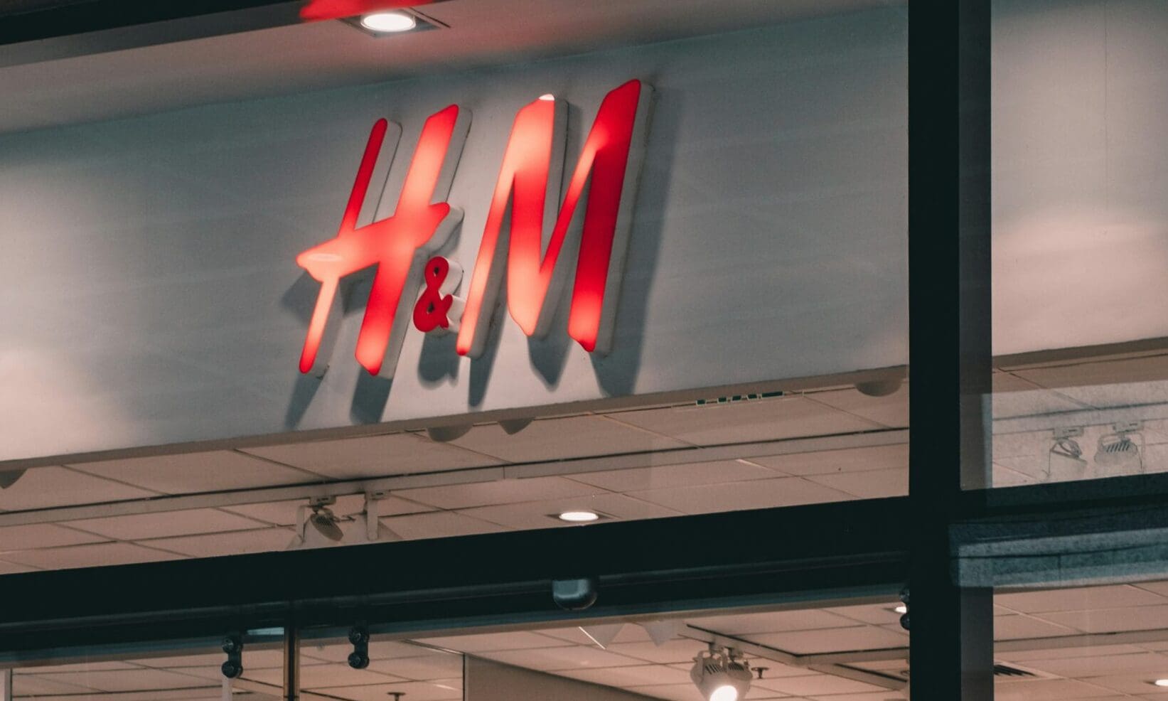 H&M latest retailer to trial staff body cameras